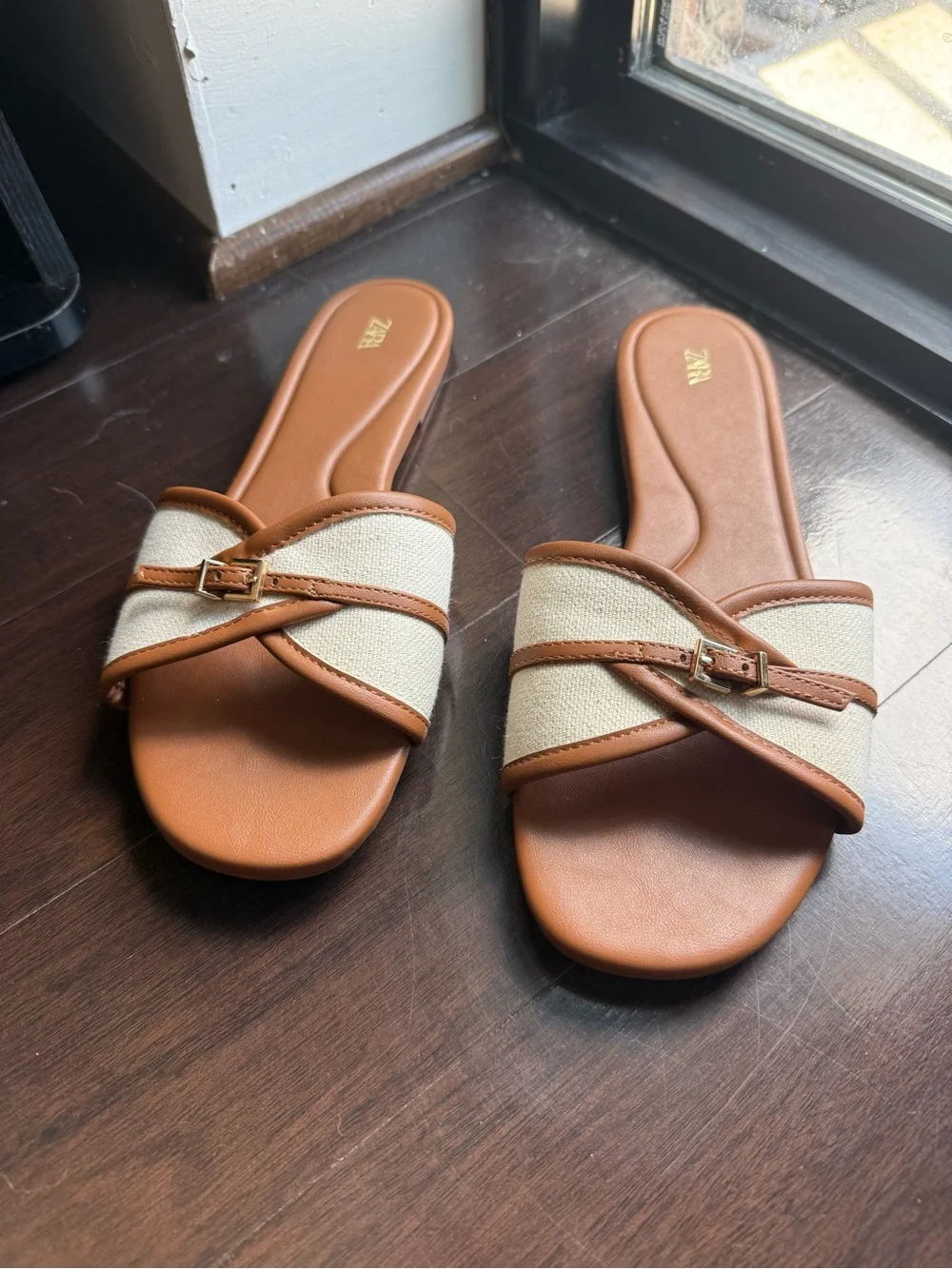 Zara Women’s Cream and Brown BUCKLE FLAT FABRIC SANDALS Size 8 - Picture 2 of 4